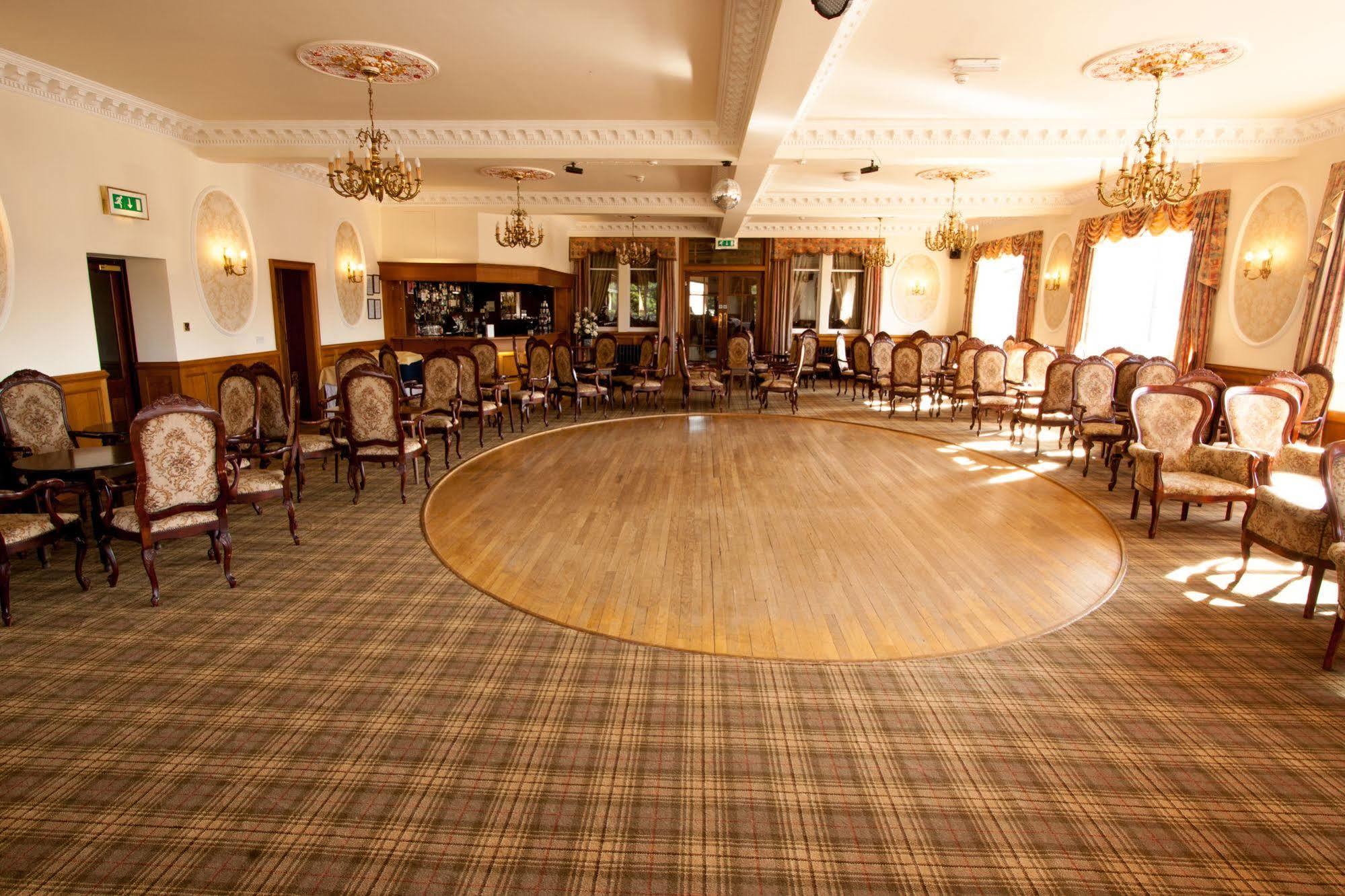Duke Of Gordon Hotel Kingussie Exteriör bild