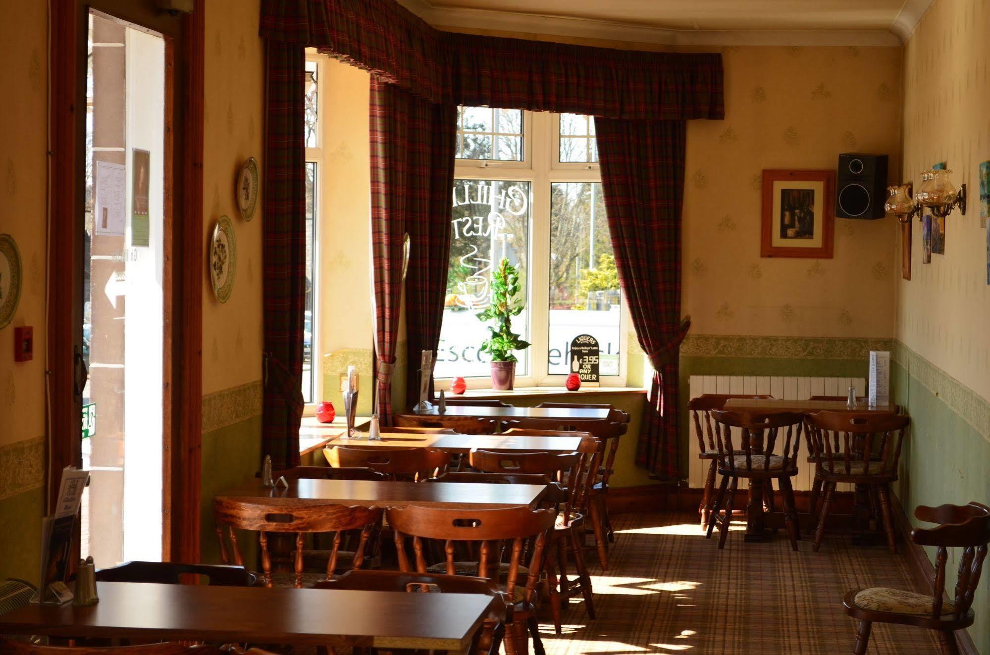 Duke Of Gordon Hotel Kingussie Exteriör bild